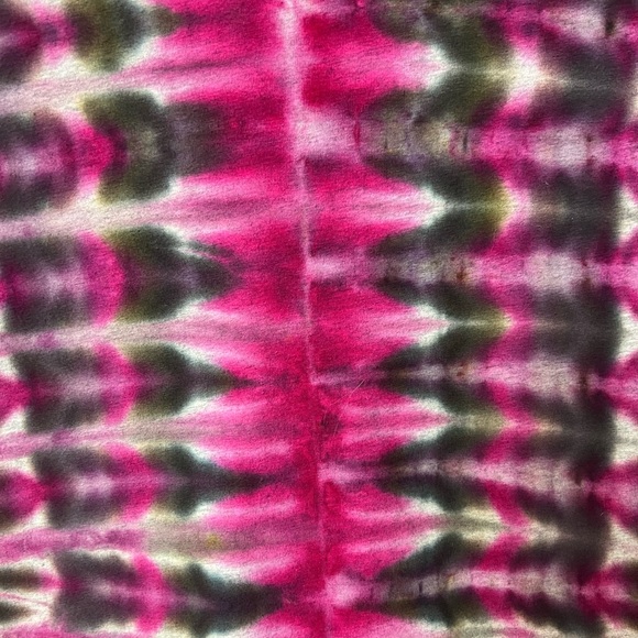 Hand dyed by us!  Size large crop. - Picture 3 of 4